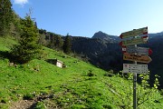 07 Partenza alle Baite di Mezzeno (1570 m) sul sent 217-215
